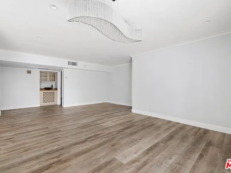 423 S Rexford Dr #106 — Photo 6