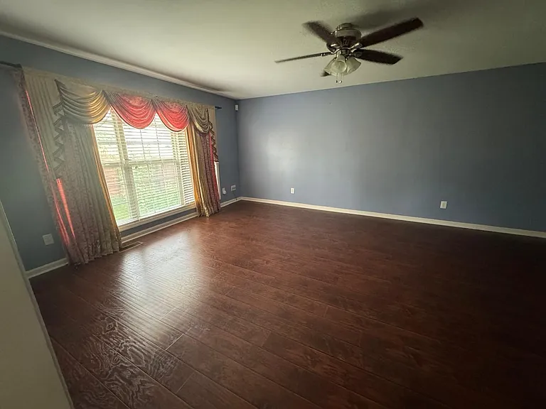 10916 Collington Dr — Photo 12