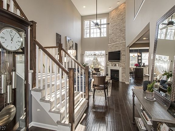4th image of 4 Stevens Ln
