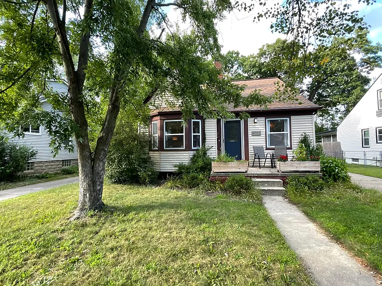 1656 W Troy Ave — Photo 4