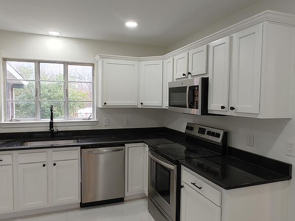 3rd image of 3610 Altamira Dr