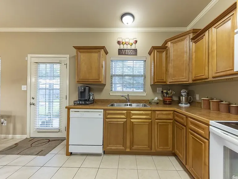 1804 Milburn Dr — Photo 6