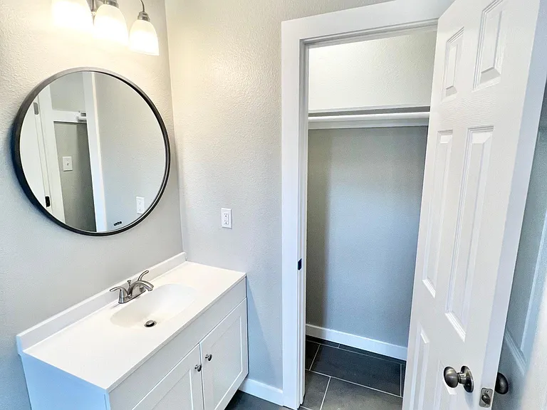 2035 Waverly Ave — Photo 13