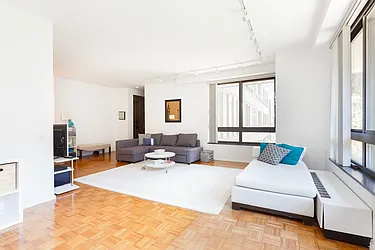 Rented by Luxus Manhattan Realty