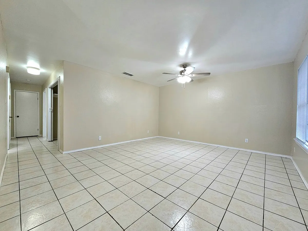 Building Photo - 111 Las Palmas St