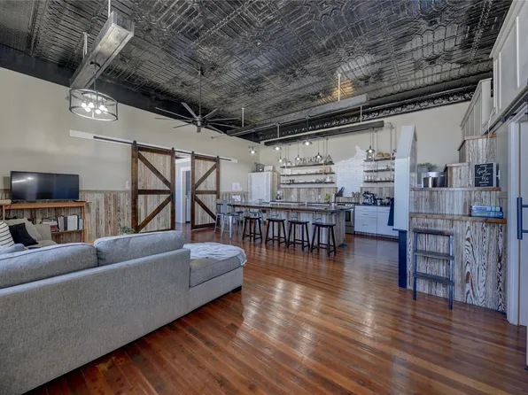 103 N Main #B, Moulton, TX 77975