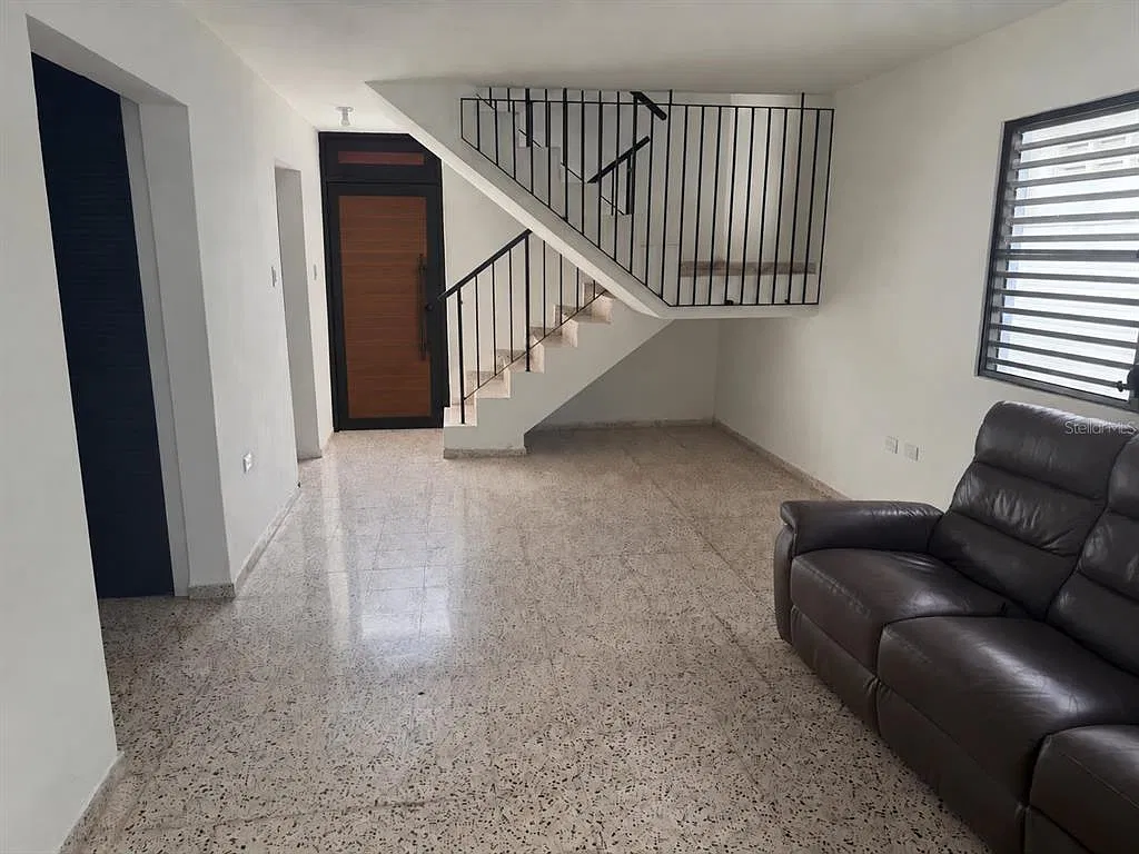 4 bed, 2.0 bath, 1300 sqft, $1,800 — Photo 3