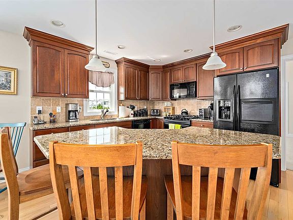 5th image of 121 75th St #West