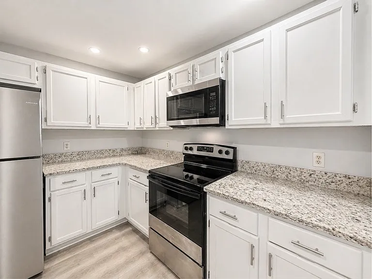 13 Navarra Ct #1 — Photo 3