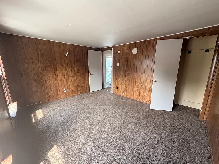 119 Whiting Ave — Photo 12