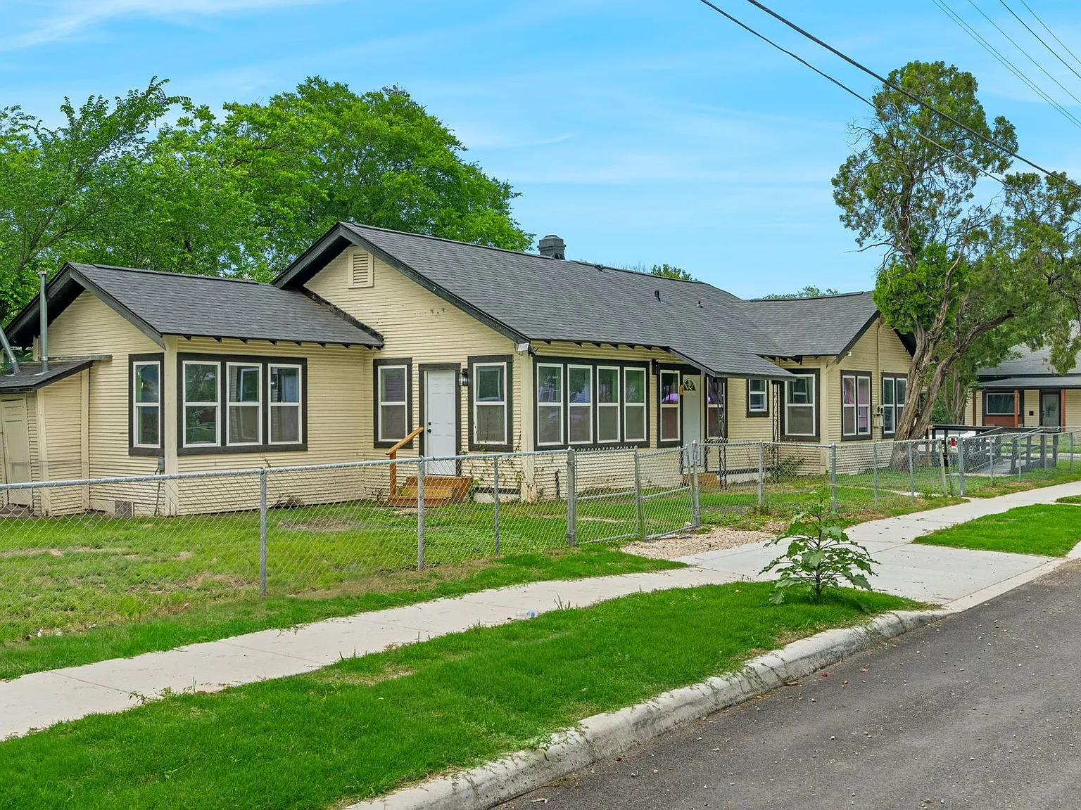 1200 W Magnolia Ave — Photo 3