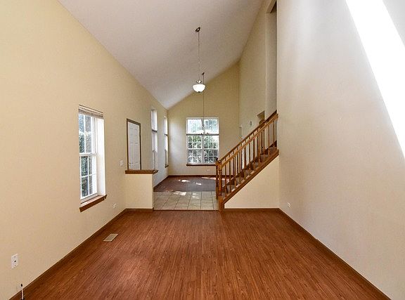 4th image of 257 Rainier Way #257