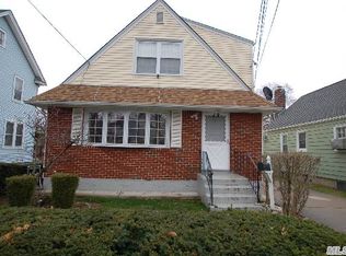 19 Granger Ave, Floral Park, NY 11001