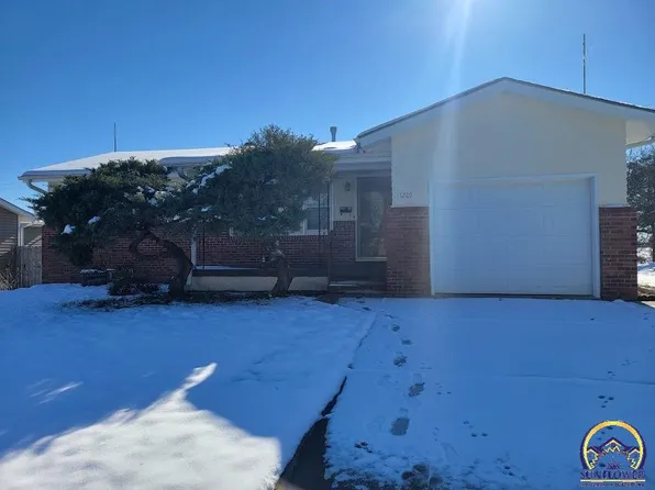 1205 Skyline Dr, Junction City, KS 66441