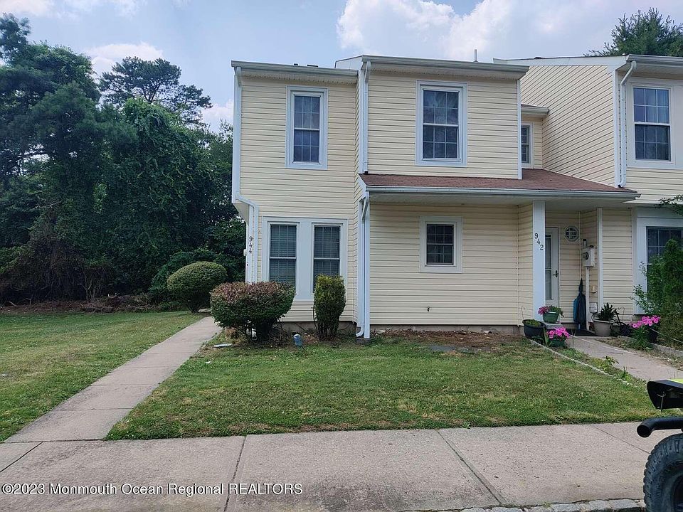 1st image of 944 Jessica Court