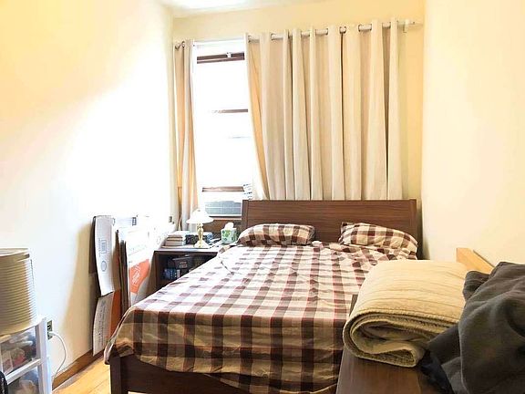 3rd image of 158 W 75th St APT 3B