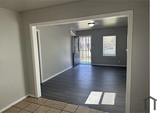 3 bed, 999 sqft, $1,200 — Photo 4