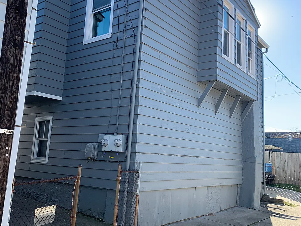 119 8th Ave #4