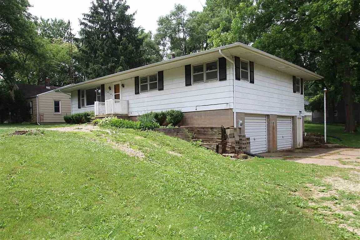203 Eaton Ave photo 1