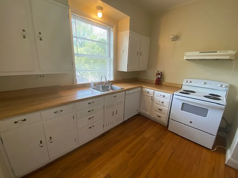 127 S Harden Street — Photo 16