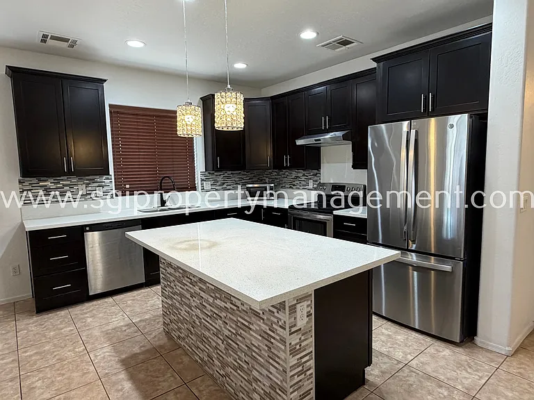 1243 E Walnut Rd — Photo 2