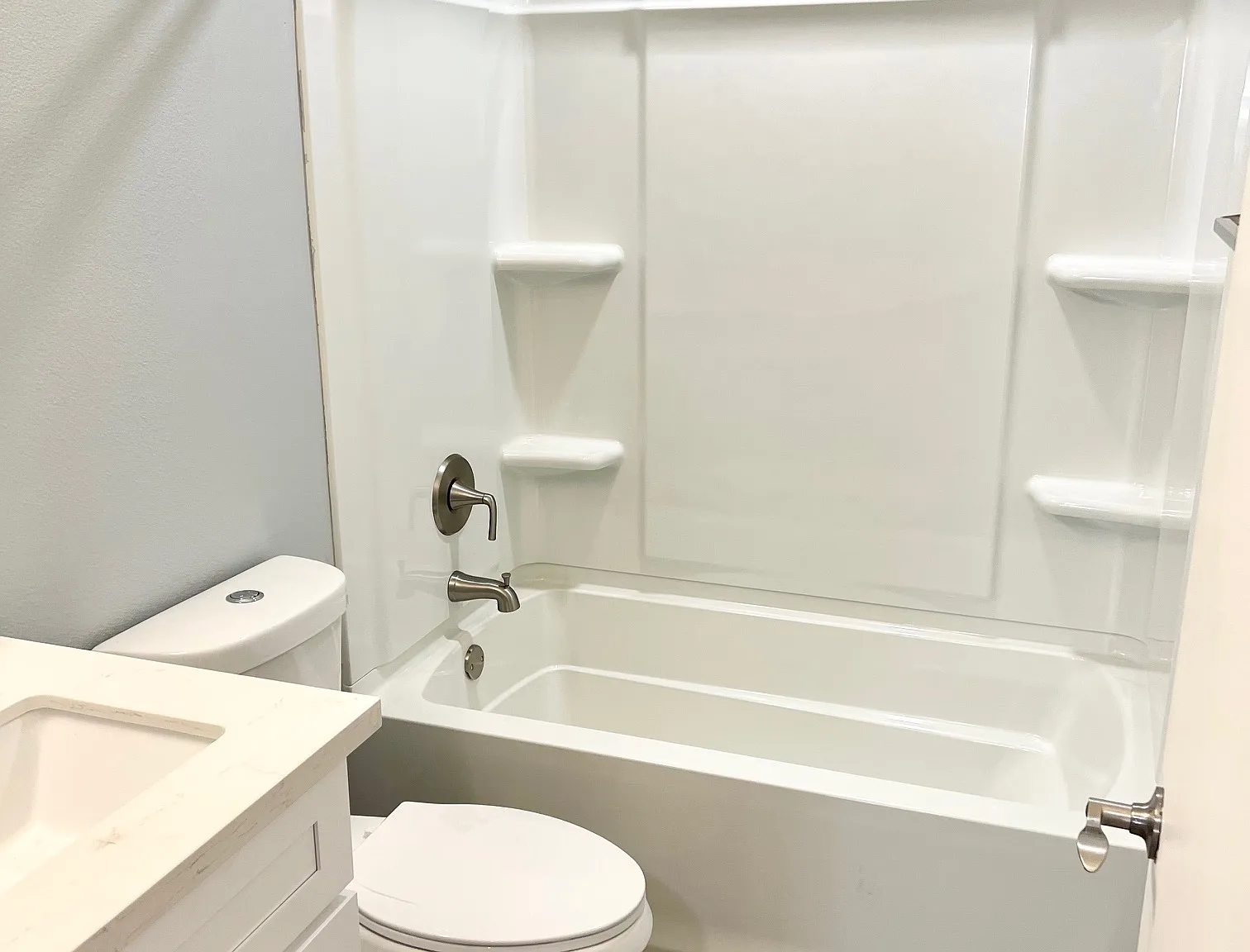 3 bed, $8,998 — Photo 2