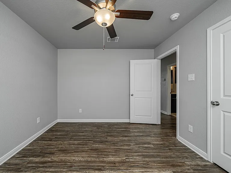 521 Fallbrook Dr — Photo 34