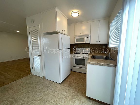 3rd image of 226 Harben Cir APT 12