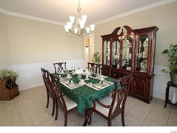 Ceramic tile with crown molding and wainscot dining