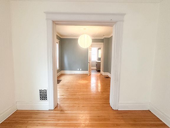 3rd image of 1606 Saint Paul St
