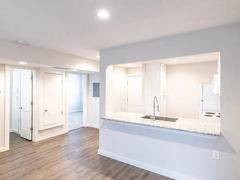 Central Park Apartments — Photo 24