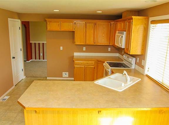 3rd image of 4211 Dartmoor Ln