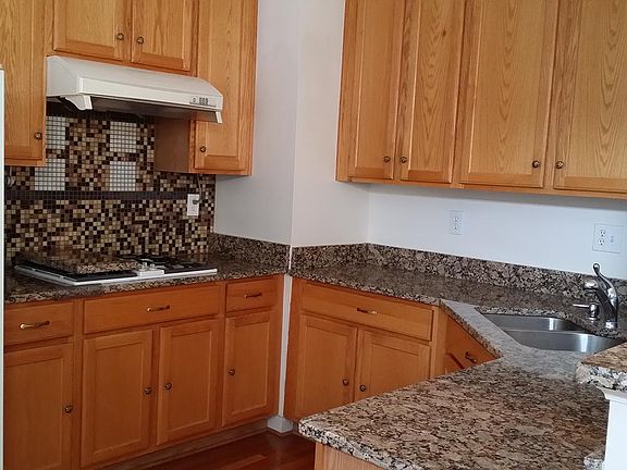 3rd image of 47 Calabash Ct