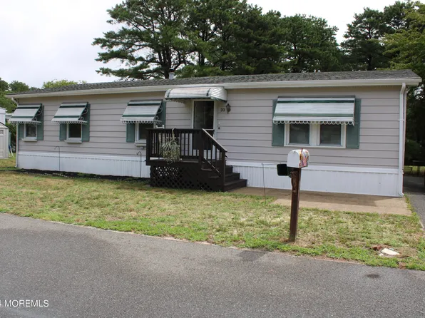 33 Eagle Lane, Whiting, NJ 08759