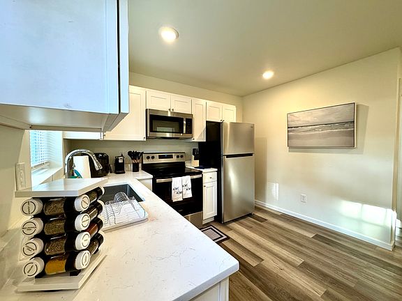 4th image of 8703 36th Ave NE Unit 4