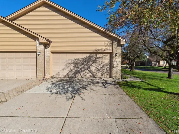 41424 Ambercrest Dr, Sterling Heights, MI 48314