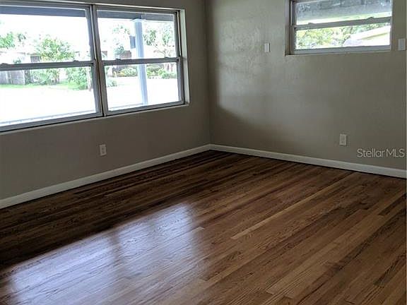 4th image of 821 Malone Dr