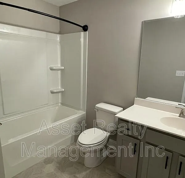 338 Broadberry Ave — Photo 12