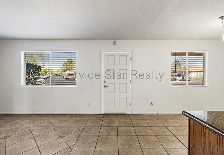 1158 W Hillview St — Photo 3