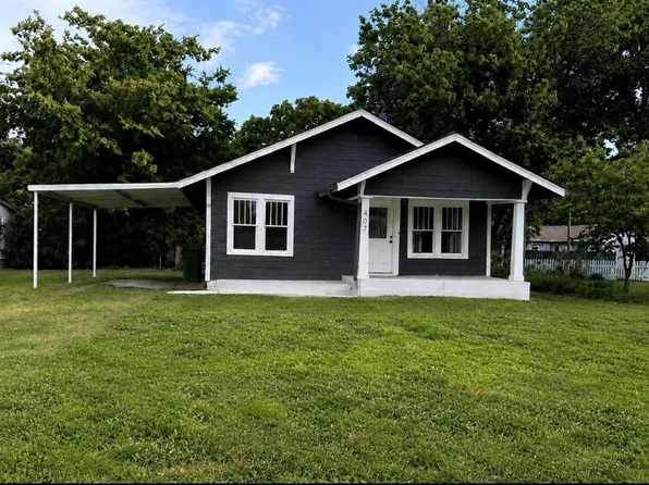 407 S 7th St, Okemah, OK 74859