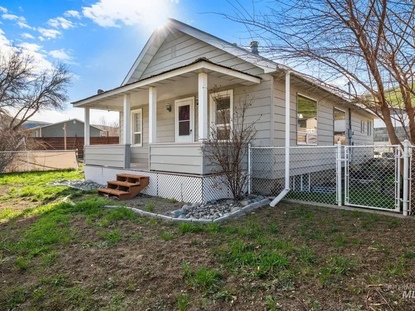 1310 4th St, Asotin, WA 99402