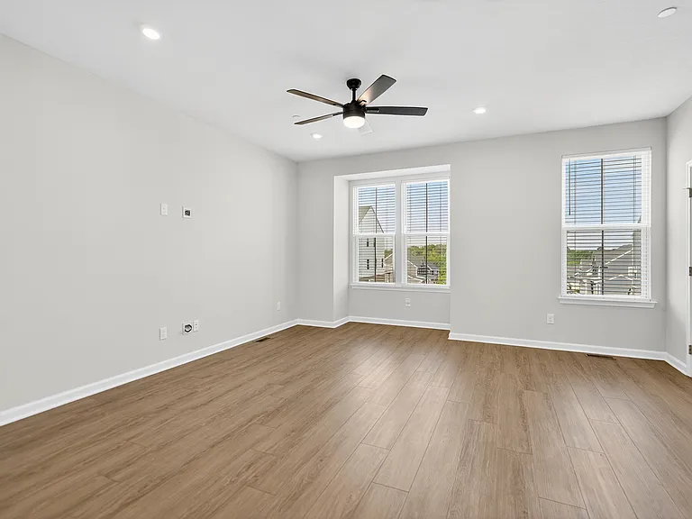 526 Dogwood Ln — Photo 16