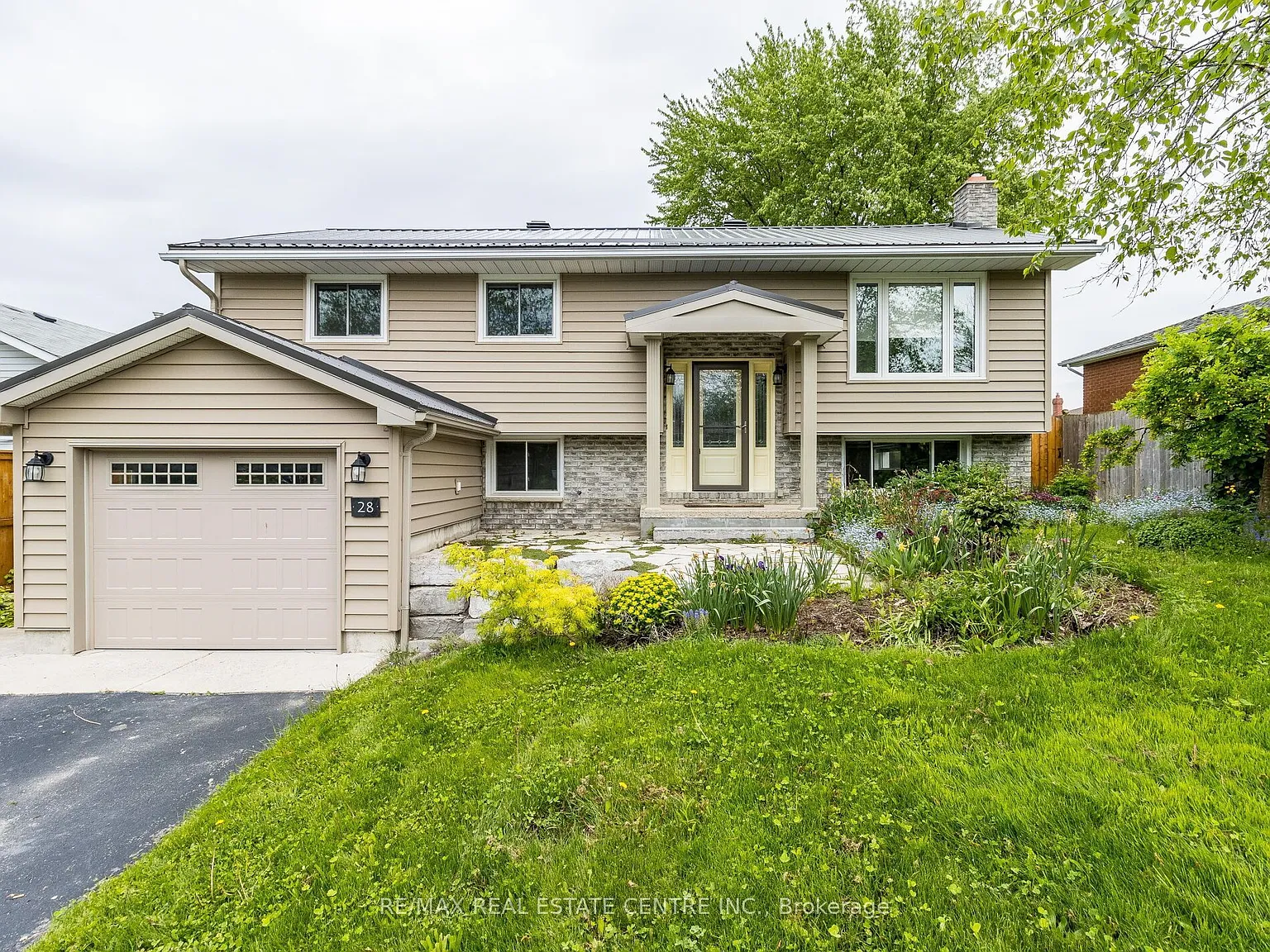 3 bed, $3,000 — Photo 2