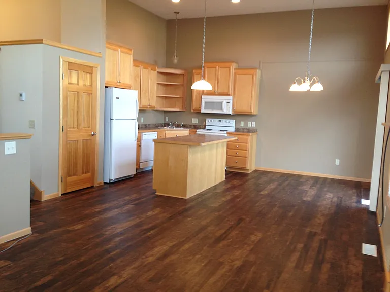 8430 W 149th St — Photo 3