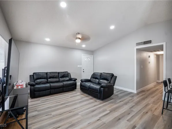 6435 Placer Dr, Las Vegas, NV 89103