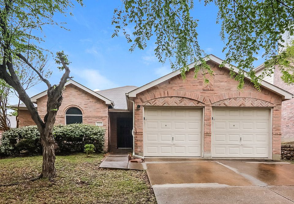 1st image of 2413 Finch Dr