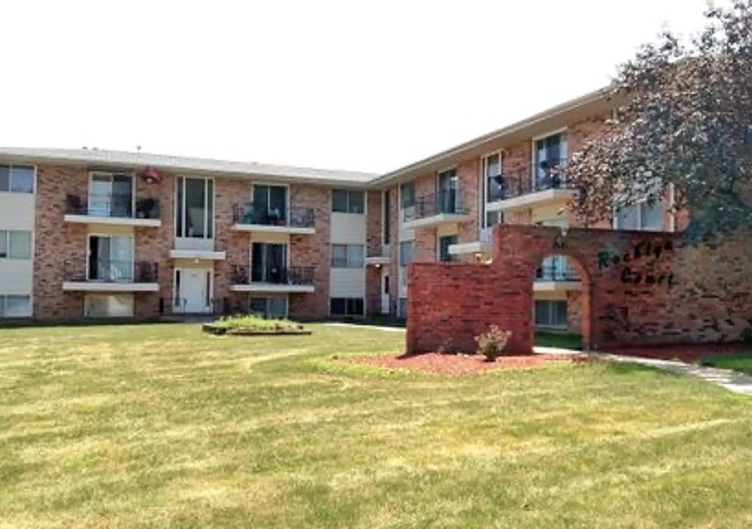 Rocklyn Court Apartments — Photo 2