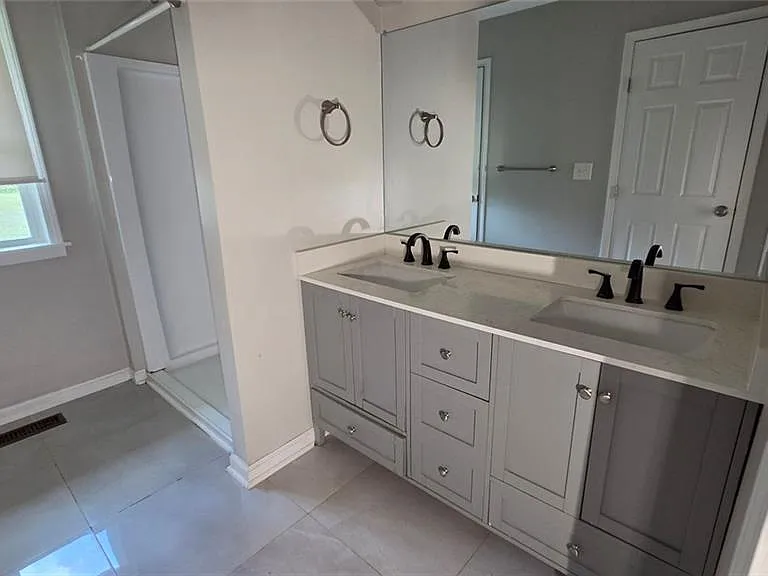 136 Hillsdale Dr SE — Photo 8