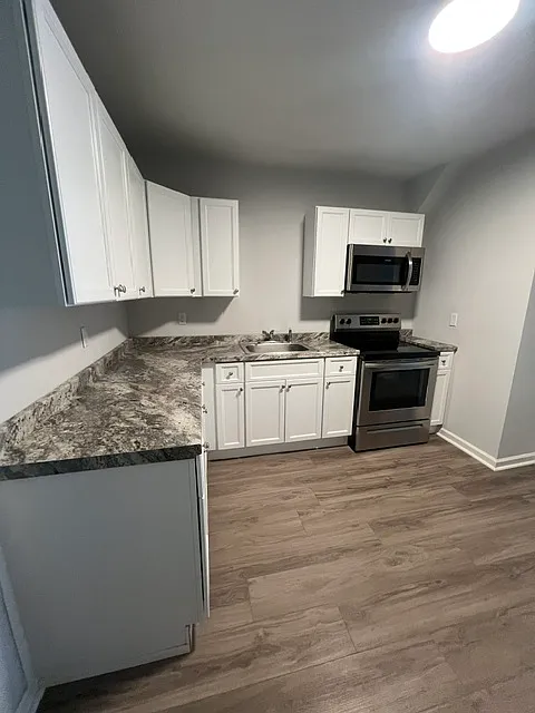8 Vine St #203