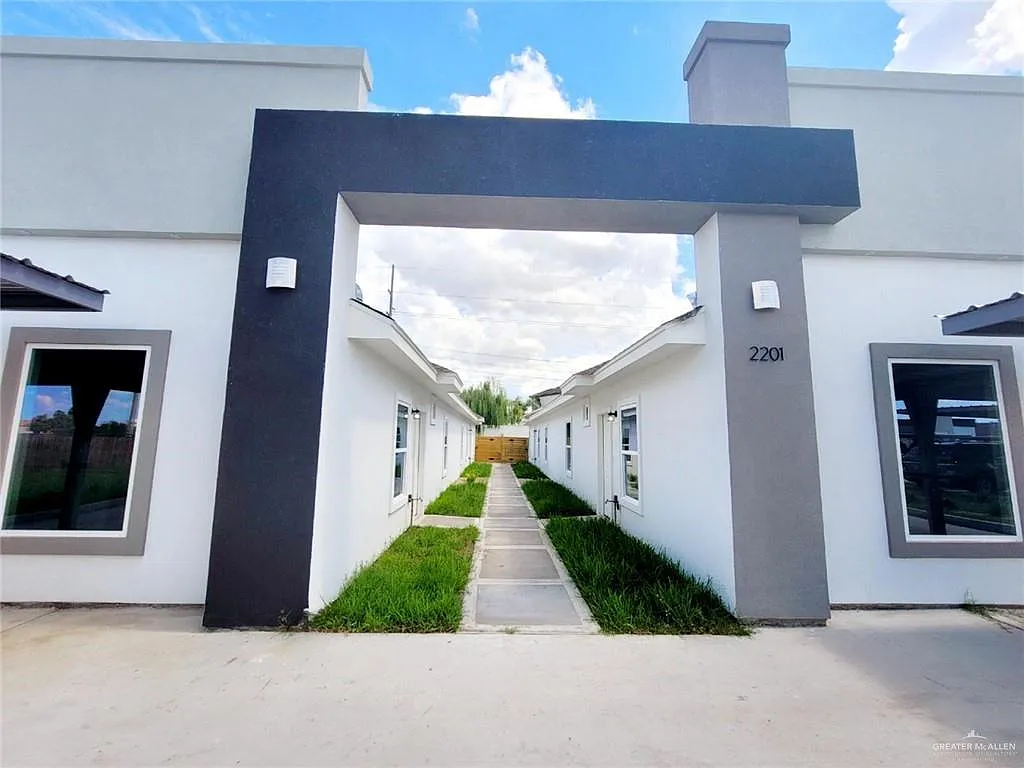 Building Photo - 2205 S Pamplona St #3